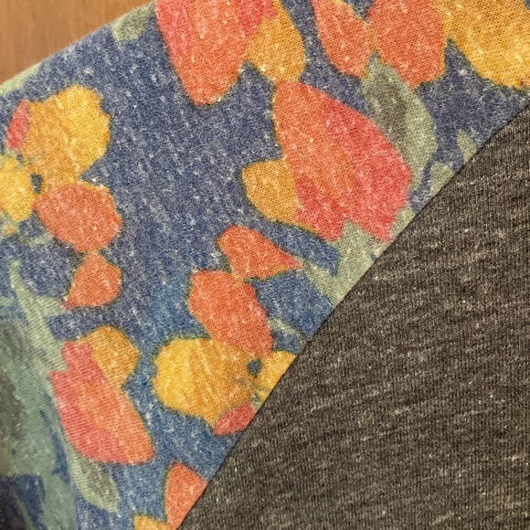 LuLaRoe Women's Randy 3/4 Raglan Sleeve Soft Stretch Fabric Tee T-Shirt XXS - Picture 4 of 4